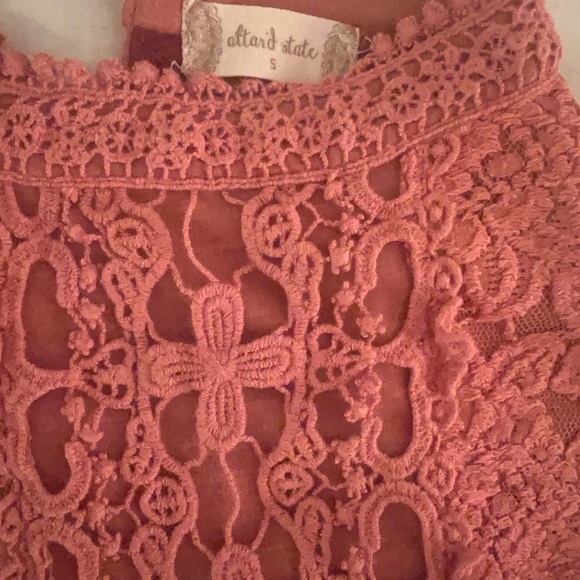 Pink Lace Sleeveless Top - Picture 4 of 4